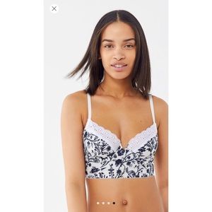 UO Exclusive Emma Floral Underwire Bra